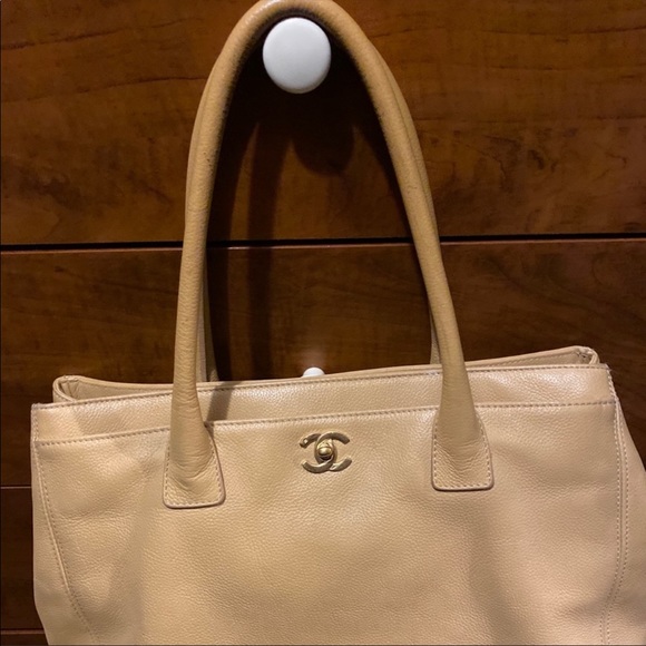 *RARE FIND*AUTHENTIC CHANEL TOTE BAG - Picture 3 of 14